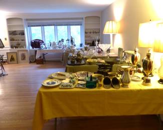 Lots of bric-a-brac including vintage & antiques
