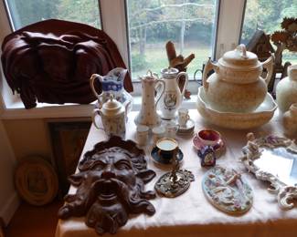 Lots of bric-a-brac including vintage & antiques