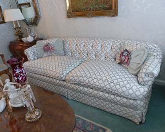 Traditional tufted back sofa