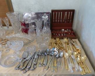 Silverplate flatware & goldware sets, cutglass pieces