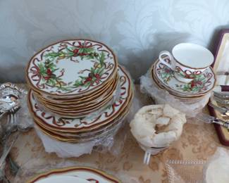 Tiffany & Co dinnerware set "Tiffany Holiday"