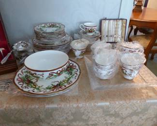 Tiffany & Co dinnerware set "Tiffany Holiday"