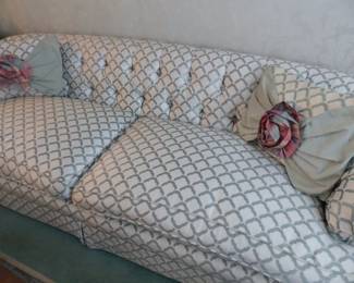 Traditional tufted back sofa