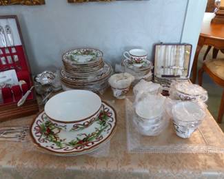 Tiffany & Co dinnerware set "Tiffany Holiday"