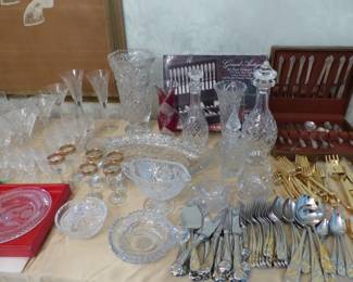 Silverplate flatware & goldware sets, cutglass pieces