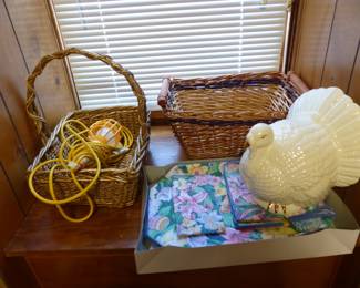Baskets, ceramic turkey, placemats