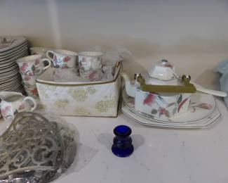 Mikasa "Silk Flowers" dinnerware set