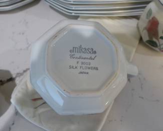 Mikasa "Silk Flowers" dinnerware set