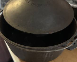 Heavy Cast Iron Pot with Lid