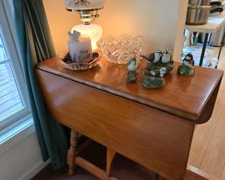 Drop leaf table