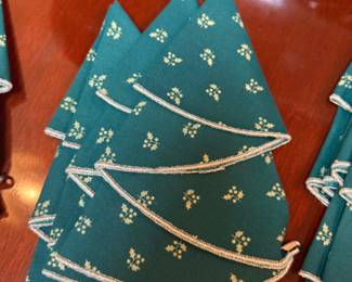 Green & Gold Fabric folded napkins, Christmas trees 