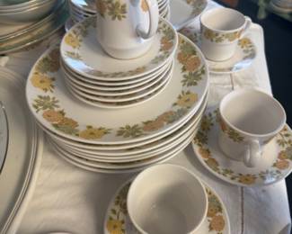 Fall colored dish set would make for a beautiful Thanksgiving/Fall dining room