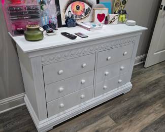 Adorable Dresser