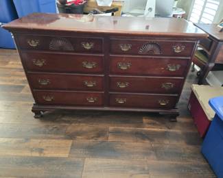 KLING Dresser, has mirror.