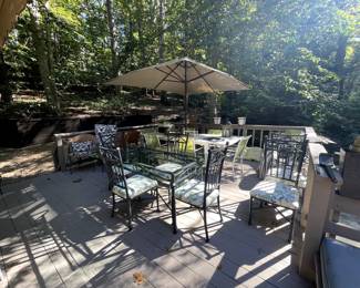 Great outdoor glass top table and 6 chairs, excellent condition 
