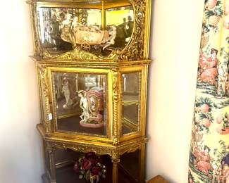 Gold Gilted Wood Vetrina