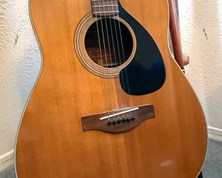 Yamaha 1970s vintage guitar