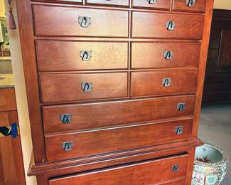Walnut chest of drawers