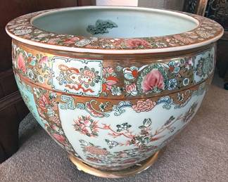Asian urn/pot