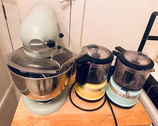 Kitchen Aid Stand Mixer, Small food processors & other household items. All priced to sell.