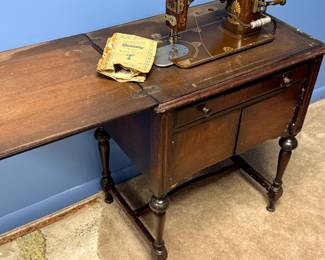 Working vintage sewing machine
