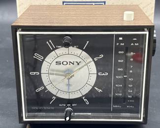 Vintage Sony FM / AM Solid State Clock Radio