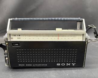 Vintage Sony Esaki Diode 11 AM/FM Transistor Radio