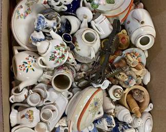Miniature tea sets