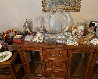 Matching buffet with Bob White figurines and napkin rings 