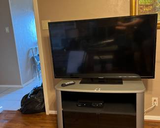 48” Polaroid TV with stand
DVD player