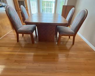 Table 5' & 4 Chairs (leaf is 2')