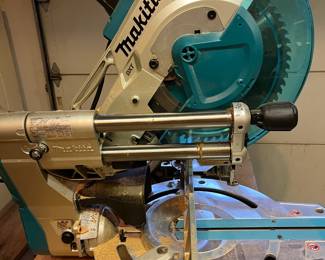 Makita Compound Miter Saw