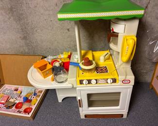Little Tykes Kitchen and accessories and Magic set