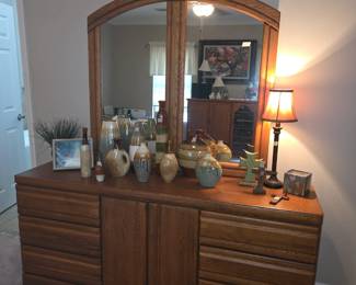 Large 6 drawer dresser with storage in middle, lamp, accessories & decor
