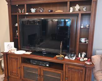 Entertainment center