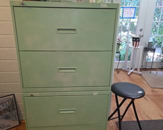 File cabinet - 4 drawer - small stool