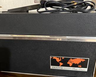 Vintage Zenith 12 wave Trans Oceanic Magnet Radio