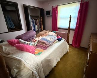 `4 post Queen bed, quilts, & bedding