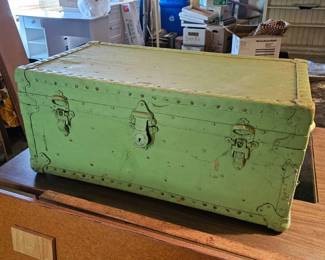 178 VintageLightGreenTravelTrunkFootlocker