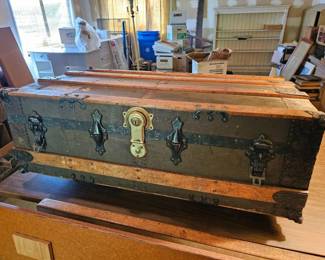 179 OrnateAntiquePSFlatTopSteamerTrunk