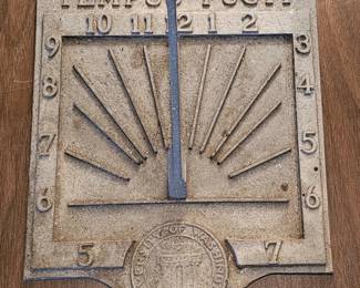 227 UniversityOfWashingtonTempusFugitSundial