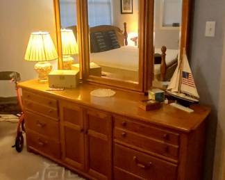 Thomasville Dresser, Shell Lamp