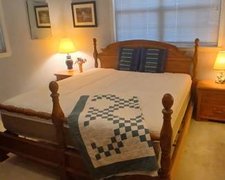 Thomasville King Bed, Thomasville Night Stands, Quilt