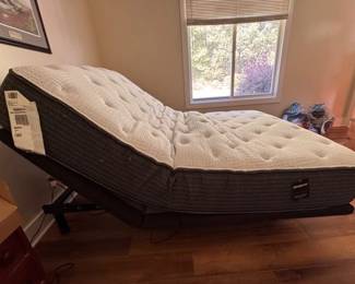 Mattress Firm adjustable queen bed with Beautyrest mattress