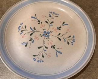 Set of Fascino Stoneware with various serving pieces