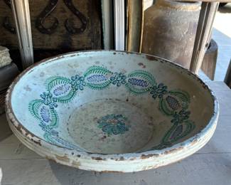 Lebrillo bowl style from Granada, is called Fajalauza.