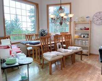 2 Beautifully crafted Oak tables with 2 leaves each