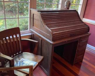 Antique roll top desk, needs key to unlock top. Antique oak desk chair