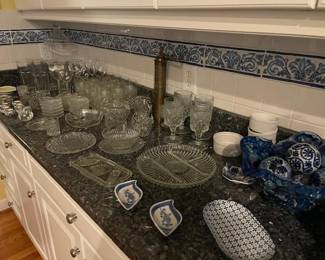 Lots of kitchen glassware and accessories