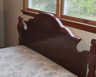 Broyhill bedroom set used for quest few times full size with 2 dressers good condition 